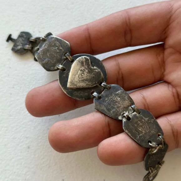 Vintage WW2 Silver Trench Art Coin Heart Bracelet Britain Coin - Picture 2 of 5